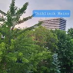 Gemuetliches Privatzimmer Mit Franzoesischem Doppelbett An Der Universitaetsklinik Mainz