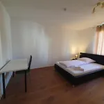 Gemuetliches Privatzimmer Mit Franzoesischem Doppelbett An Der Universitaetsklinik Mainz