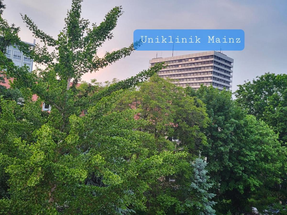 Gemuetliches Privatzimmer Mit Franzoesischem Doppelbett An Der Universitaetsklinik Privatunterkunft