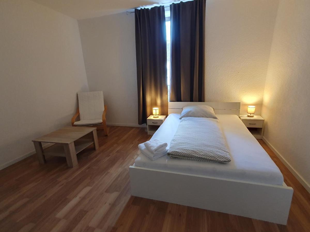 Gemuetliches Privatzimmer Mit Franzoesischem Doppelbett An Der Universitaetsklinik