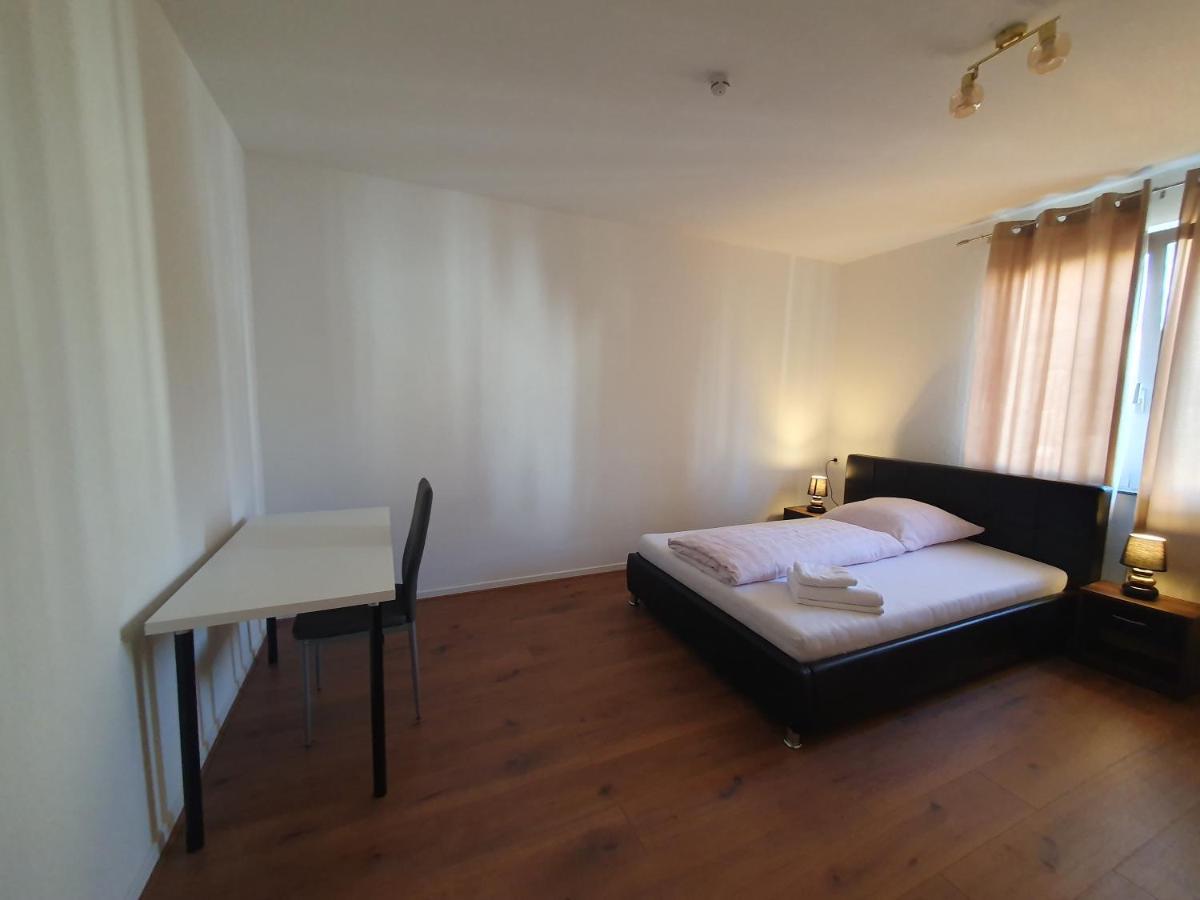 Gemuetliches Privatzimmer Mit Franzoesischem Doppelbett An Der Universitaetsklinik Mainz